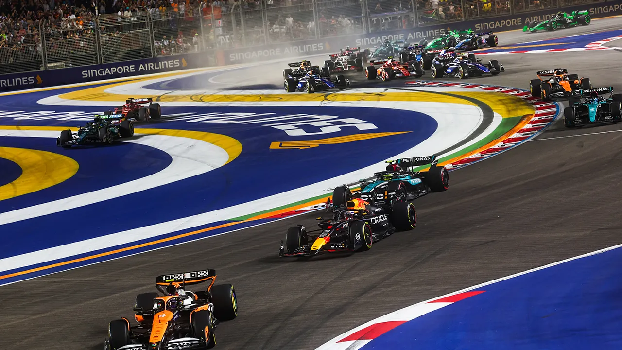 Thrilling race action at the Singapore street circuit_F1Tour_NewsArticle_PageBanner.webp