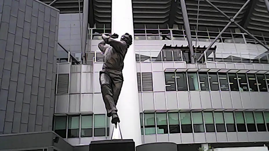 Dennis Lillee statue outside the MCG